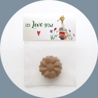 Samenbombe Gärtnerin Let Love Grow gastgeschenk hochzeit taufe kommunion konfirmation jugendweihe geburtstagt werbemittel